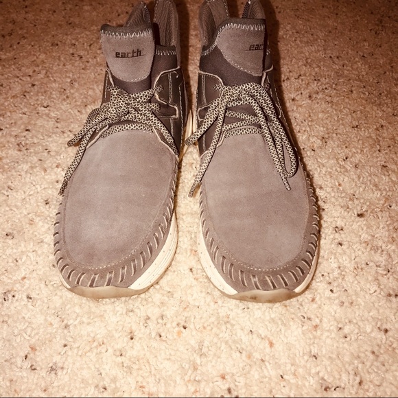 High Top Sneaker/ Hiking Shoe - Picture 2 of 4